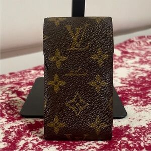 Louis Vuitton cigarette holder in great condition.